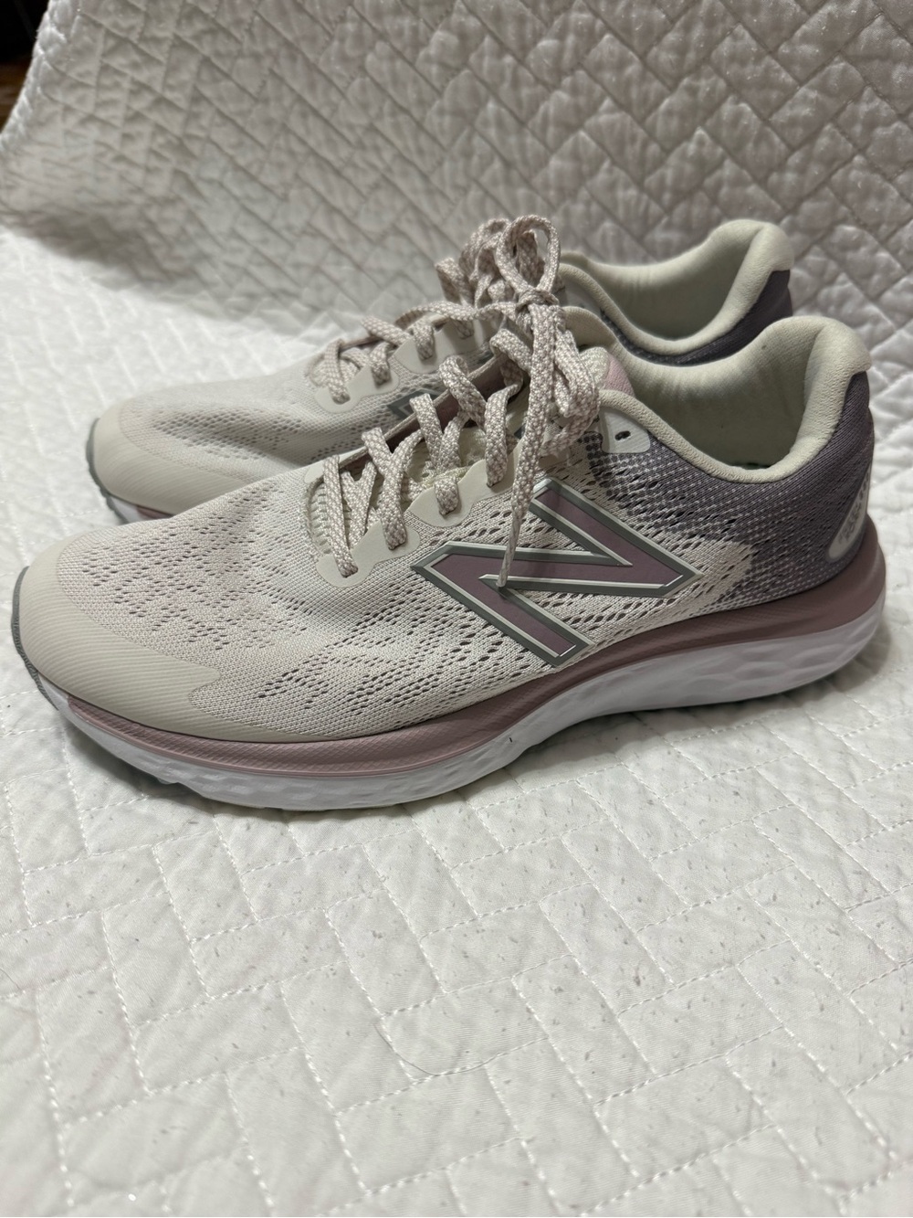 New Balance Fresh Foam Size 8 Cream and Pink EUC